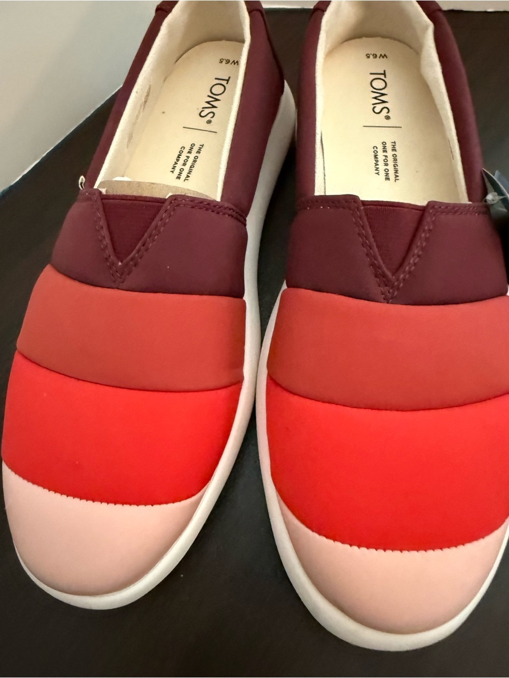 Toms womens  Slip-On Canvas Shoe size 6.5 NWT